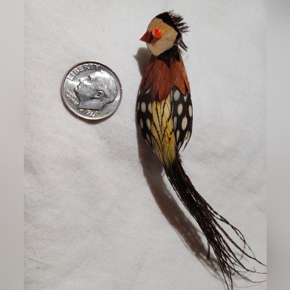 Vintage hand crafted feather bird brooch - Picture 1 of 8